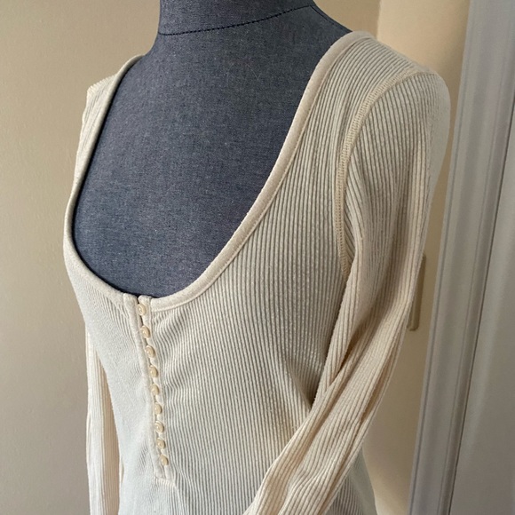 Urban Outfitters Women’s Cream Sweater Size M - Picture 12 of 15